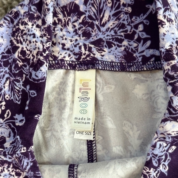 Women Leggings LuLaRoe Velvety Soft Purple & White Floral Cropped Leggings Capri - Picture 4 of 4